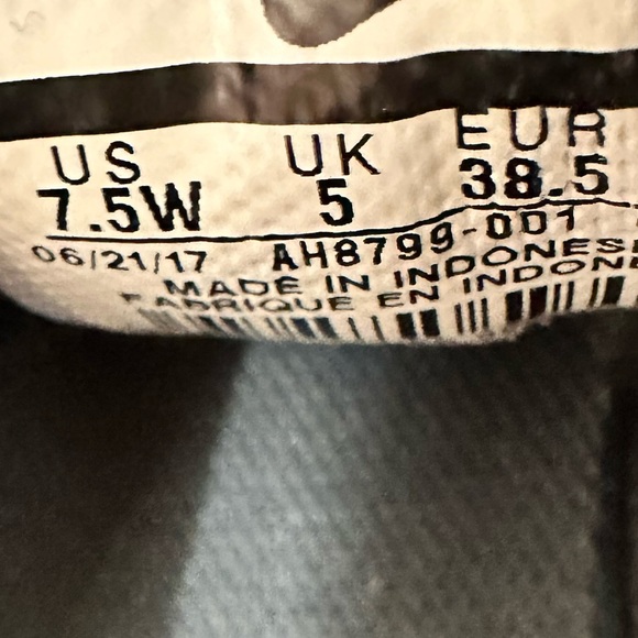 Nike Sneakers Womens Size 7.5 Black Shoes Running Walking Athletic Wear - Picture 6 of 6